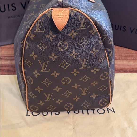 Louis Vuitton Monogram Canvas Speedy 40 - Picture 3 of 11